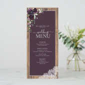 Elegante Pum Lila Rustic Wood Script Wedding Menükarte (Stehend Vorderseite)
