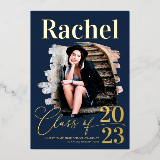 Elegante Real Gold Typografie Class of Abschluss Folieneinladung (Vorderseite)