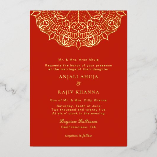 Elegante Red and Gold Mandala Indianerhochzeit Folieneinladung (Vorderseite)