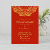 Elegante Red and Gold Mandala Indianerhochzeit Folieneinladung (Stehend vorne)