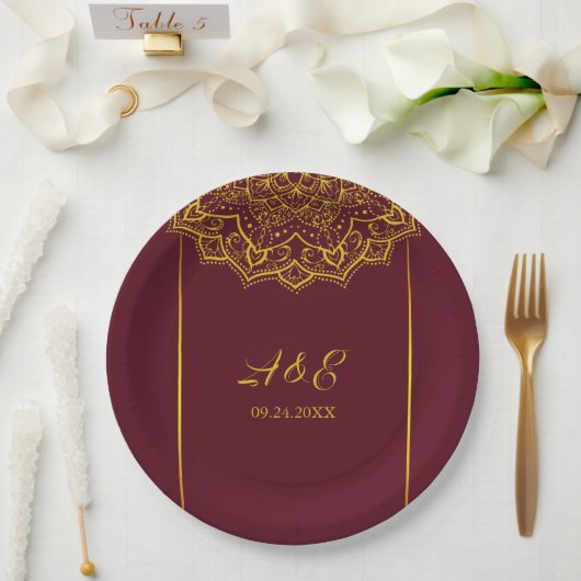 Elegante Red and Gold Mandala Wedding Pappteller (Hochzeit)