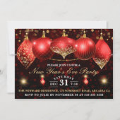 Elegante Red & Gold Baubles Neujahr Einladung (Vorderseite)