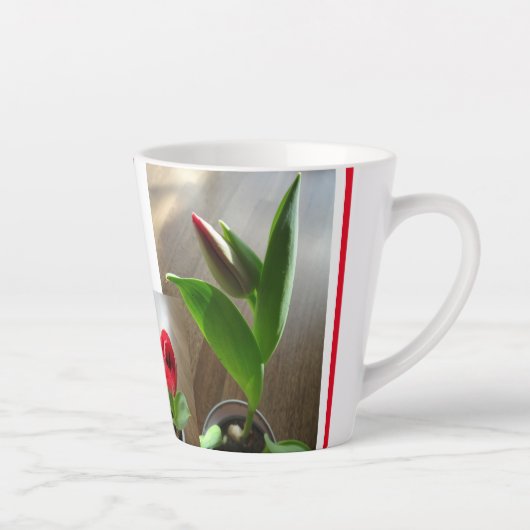 Elegante Red Tulips Design Latte Tasse (Rechts)