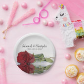 Elegante Reflektion Rote Rose Romantische Hochzeit Pappteller (Party)