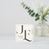 Elegante Retro Ivory White Monogram Quadratische Visitenkarte (Stehend Vorderseite)