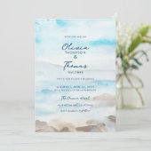 Elegante Rocky Ocean Mist All in One Beach Wedding Einladung (Stehend Vorderseite)