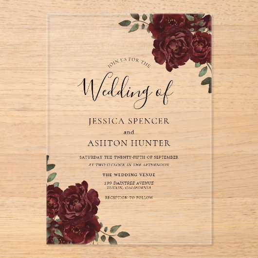 Elegante romantische Burgunder Rote Rose Hochzeit Acryleinladungen (Vorderseite)