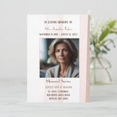 Elegante Rosa Beerdigung Gedenkfeier Einladung (Stehend Vorderseite)