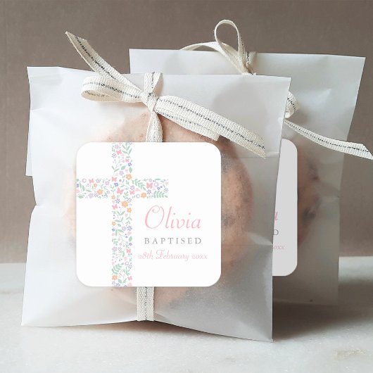 Elegante rosa Blumenkreuz Mädchen-Taufe Quadratischer Aufkleber