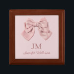 elegante rosa Bogen-Monogramm, personalisiert gurt Erinnerungskiste<br><div class="desc">elegante rosa Bogen-Monogramm personalisierte mädchenhafte Geschenkboxen</div>