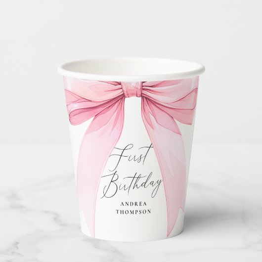 Elegante Rosa Coquette Bow First Birthday Girl Pappbecher (Rückseite)