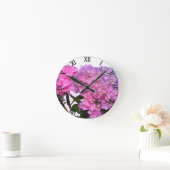 Elegante, rosa, lila Blumendörfchen Hydrangeas Runde Wanduhr (Zuhause)