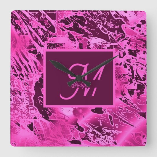 Elegante rosa Marmormor fett formatierte Monogramm Quadratische Wanduhr (Vorderseite)