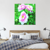 Elegante Rosa Tree Peony Blume mit Gelbzentrum Leinwanddruck (Insitu (Schlafzimmer))