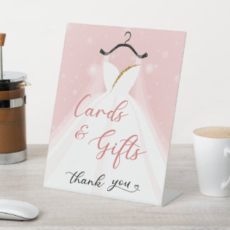 Elegante rosa und goldene Hochzeitskarten und Gesc Sockelschild