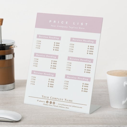 Elegante Rosa- und Weißservice-Menü Preisliste Sockelschild (In SItu)