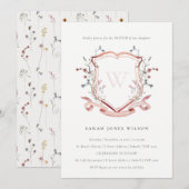 Elegante rosa Wildblume Monogram Wappen Taufe Einladung (Vorne/Hinten)