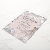 Elegante Rosa Winterschneeflocke Quinceanera Folieneinladung (Gedreht)