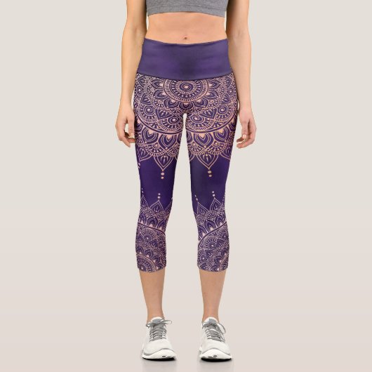 Elegante Rose Gold auf dem Lila Flora Henna Mandal Capri Leggings (Vorderseite)