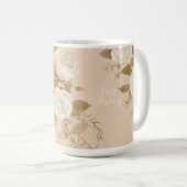 Elegante Rose Gold Beige Monogram Kaffeetasse (VorderseiteRechts)