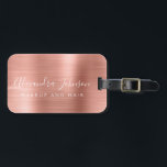 Elegante Rose Gold Brushed Metal Monogram Name Gepäckanhänger<br><div class="desc">Elegante und moderne Rose Gold - Rosa gebürstetes Metallfolienmonogramm Kursive Schriftzeichen Name und Jobbezeichnung oder Positionieren Beruflicher Luxus Gepäck oder Bag Tag. Diese Taschenmarke eignet sich perfekt für den Back to School,  Work,  Hair und Beauty Salon oder für Reisen.</div>