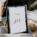 Elegante Rose Gold Calligraphy Table Six Tischnummer<br><div class="desc">Dieser elegante Goldkalligraphie-Tisch in der Rose 6 Tischnummern eignet sich perfekt für eine einfache Hochzeit. Das neutrale Design besticht durch eine minimalistische Karte, die mit romantischen und skurrilen Imitaten in Rose mit Goldfolien-Typografie dekoriert ist. Die Karte druckt auf der Vorder- und Rückseite (beidseitig). Andere Tischnummern in der Sammlung werden separat...</div>