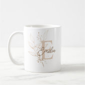 Elegante Rose Gold Floral Leaf Monogramm Kaffeetasse (Links)