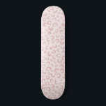 Elegante Rose Gold Glitzer Leopard Tierwerbung Skateboard<br><div class="desc">Stilvolle Rosa und Rose Gold Glitzer Leopard,  gepflegtes Tierprint luxuriöses Muster,  mit einer Mischung aus weichem Rosa und Rose Gold glänzende tierische Print-trendy Design,  auf einem blütigen,  hellrosa Hintergrund. Ein Glam,  mädchenhafte Illustration,  mit Rose Gold und Rosa Tönen Wildkatze,  Tiere drucken schöne Bilder.</div>