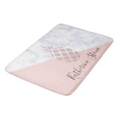 Elegante Rose Gold Glitzer Weißer Marmor Rosa Badematte (Schrägansicht)