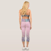 Elegante Rose Gold Iridescent Glitzer Leopard Prin Capri Leggings (Rückseite)