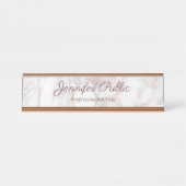 Elegante Rose Gold Marble Moderne Typografie Scrip Schreibtischnamensplakette (Vorderseite )
