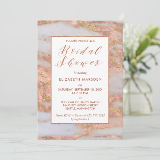 Elegante Rose Gold Marble Script Brautparty Einladung (Stehend Vorderseite)