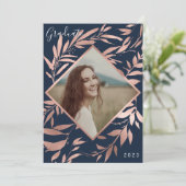 Elegante Rose Gold Navy Blätter Foto Abschluss Einladung (Stehend Vorderseite)
