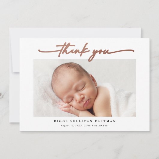 Elegante Rose Gold Script Foto Baby Dankeskarte (Vorderseite)