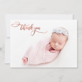 Elegante Rose Gold Script New Baby Foto Vielen Dan Dankeskarte (Vorderseite)