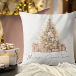 Elegante Rose Gold Script Tree Frohe Weihnachten Kissen<br><div class="desc">Elegante Rose Gold Script Tree Frohe Weihnachten ist in einem stilvollen Set handgeschrieben Stil Skript und ein elegante dekoriert festliche Baum in den Schattierungen Rose Gold und rot Rosa, mit einer koordinierenden Rose Gold auf der Rückseite verlassen schlicht, sodass Sie den anderen Weg nach oben, wenn Sie für die Erholung...</div>