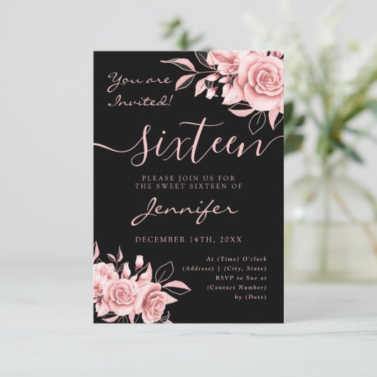Elegante Rose Gold Sweet 16 Glitzer Blumenschwarz RSVP Karte (Stehend Vorderseite)