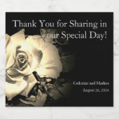 Elegante Rose Mit Monogramm Wasserflaschen-Etikett Schaumweinetikett (Einzelnes Label)