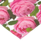 Elegante Rosen auf weißer Blüte Tischdecke (Schrägansicht)