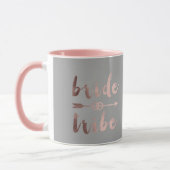 elegante Rosengoldbrautstammpfeil-Hochzeitsringe Tasse (Links)
