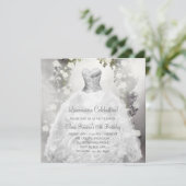 Elegante Roses White Quinceanera Einladungen (Stehend Vorderseite)