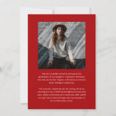 Elegante Rot-Weiße Fotocollage zur Graduierung Ankündigung (Rückseite)