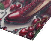 Elegante rote High Heels mit Cherry Schneidebrett (Ecke)