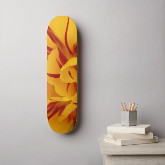Elegante Rote Kirche Santa Maria delle Grazie Skateboard (Wandkunst)