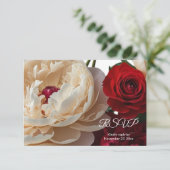 Elegante Rote Rose & Cream Peony RSVP Karte (Stehend Vorderseite)