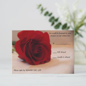 Elegante Rote Rose Wedding RSVP Cards (Stehend Vorderseite)