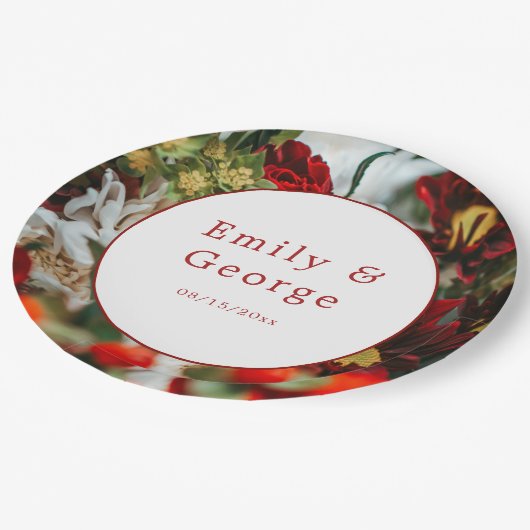 Elegante rote Rosen Blüten Blume Blumenzehen Pappteller (Schrägansicht)