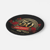 Elegante Rote Rosen & Gold 50 Jahre Hochzeit Pappteller (Schrägansicht)