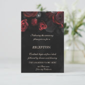 Elegante Rote Rosen Gotische Hochzeitsempfehlung Einladung (Stehend Vorderseite)