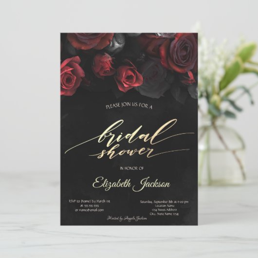 Elegante Rote Rosen Gotisches Brautparty Einladung (Stehend Vorderseite)